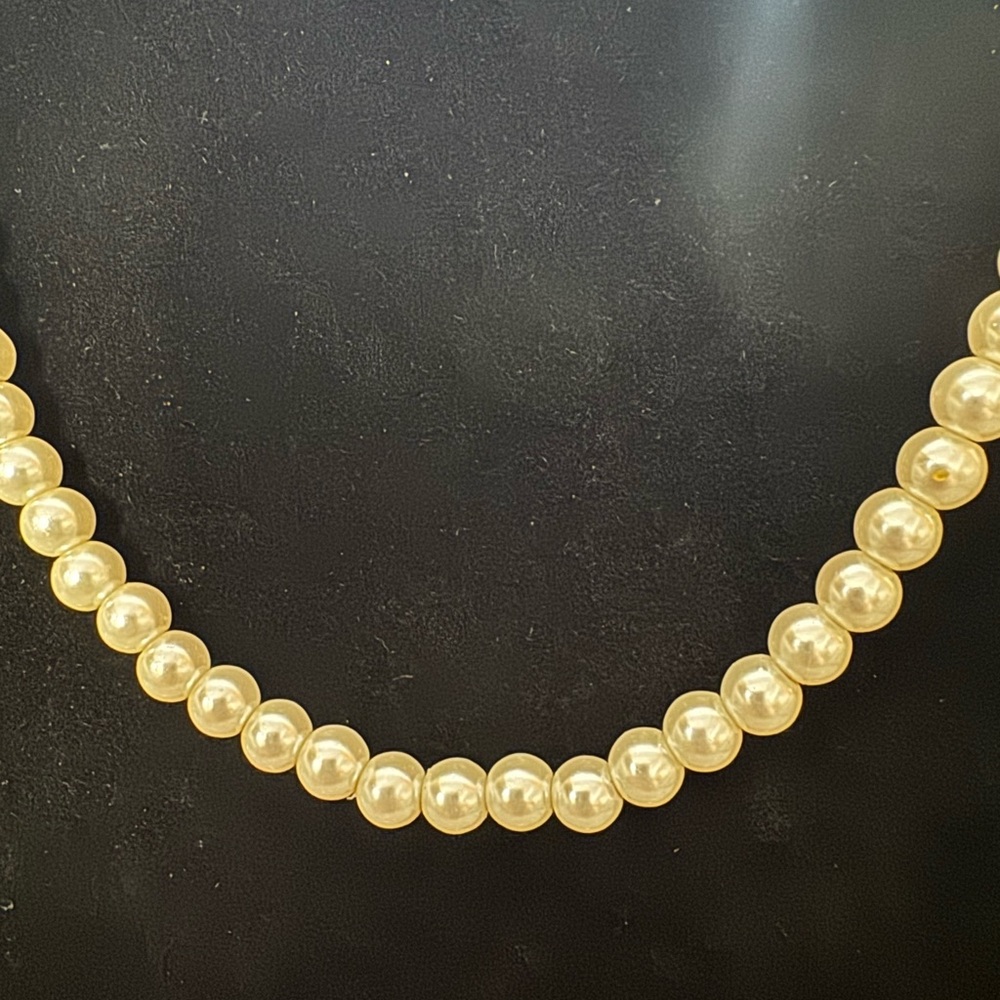 Elegant Vintage Faux Pearl Necklace 17” - 19” length - Picture 2 of 5